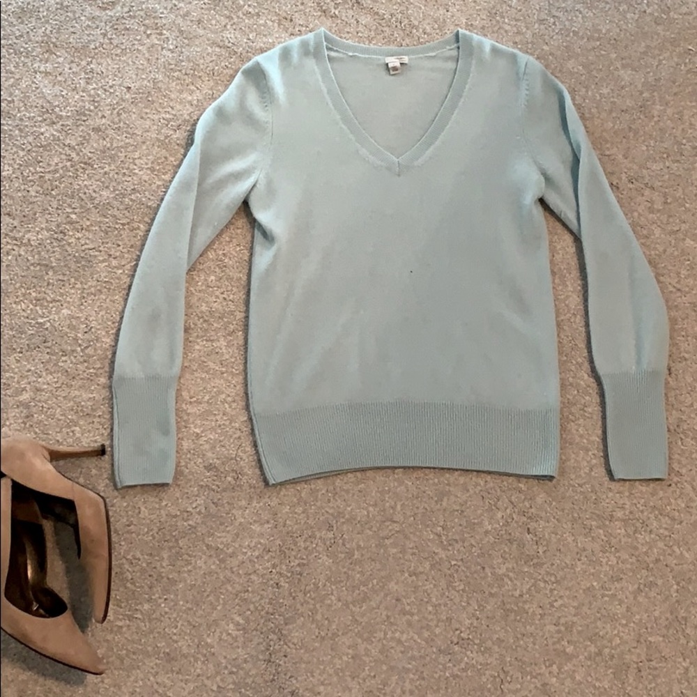 Turquoise v-neck cashmere sweater